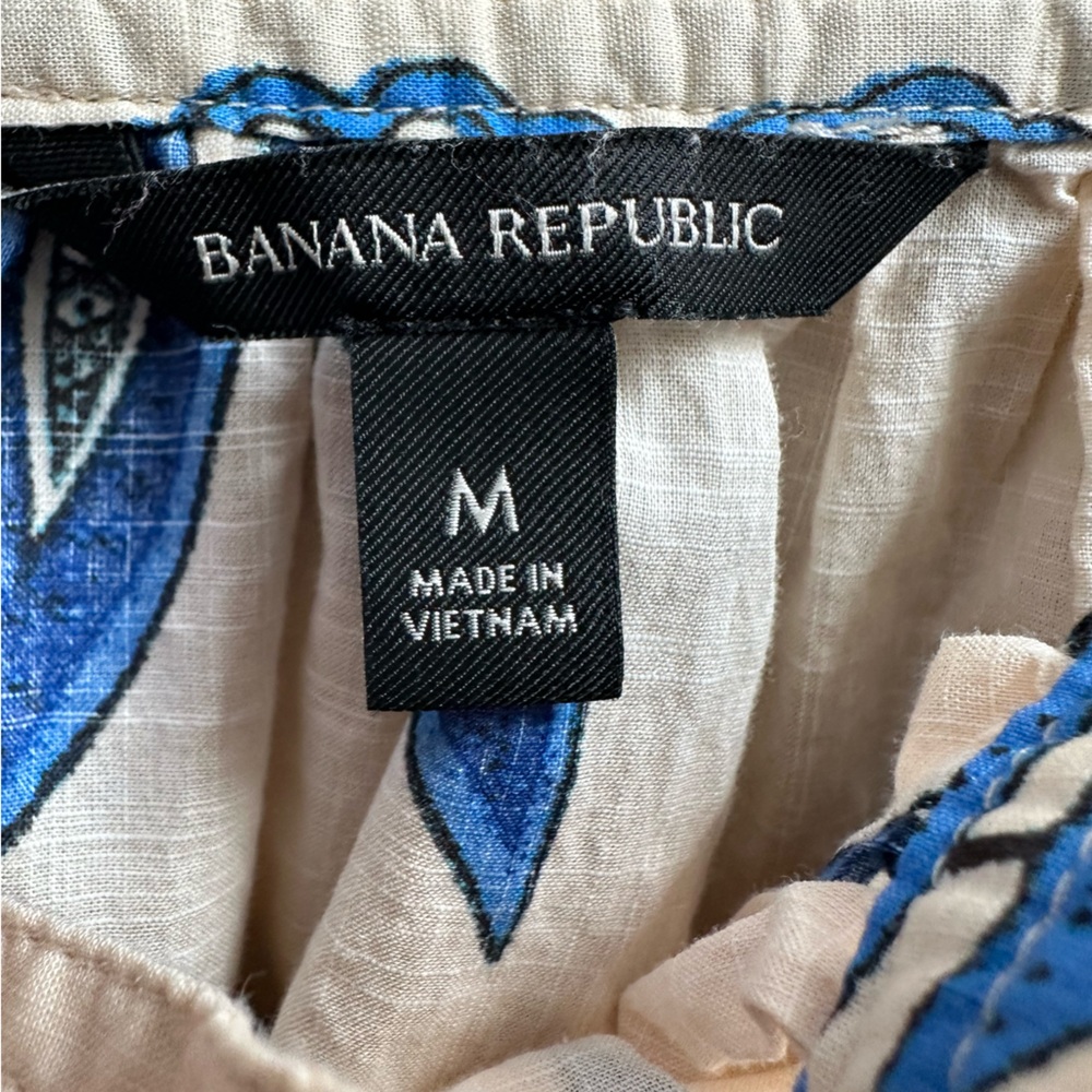 Banana Republic Square Neck
Blue Floral Blouse Size M - Picture 4 of 5